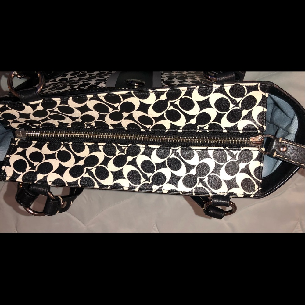 Coach bag. - Picture 8 of 11